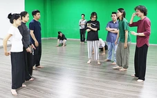 Đối thoại và hàn gắn qua sân khấu