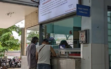 Bệnh nhân bảo hiểm y tế chi tiền túi mua thuốc ngoài, bệnh viện nói gì?