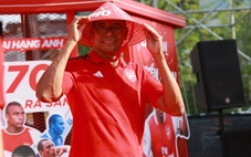 Huyền thoại Arsenal đến Việt Nam, dự đoán đội nhà sẽ có cúp mùa tới