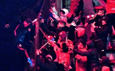 Đánh nhau như 'phim kinh dị' trên khán đài, tổng thống Chile lên tiếng