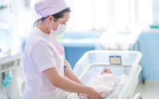 Đón bé trai 1,7kg chào đời từ người mẹ có khối u ác tính