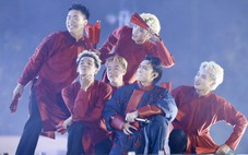 'Hoàng tử' Soobin mang các hit Người Việt, Ngồi tựa mạn thuyền lên sân khấu Moments of Wonder