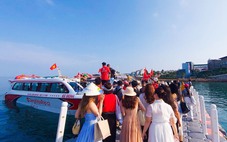 Tour ca nô tham quan đảo Phú Quốc tạm ngưng đón du khách vì gió mạnh, sóng lớn