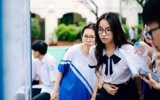 Gần 10 điểm mỗi môn vẫn rớt đại học; Nút giao An Phú làm kiểu 'xây dần dần’