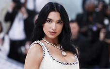 Ngôi sao nhạc pop hàng đầu thế giới Dua Lipa từng đeo viên kim cương huyền thoại 100 carat