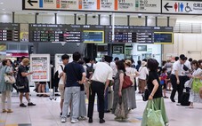Tàu cao tốc Shinkansen dừng khẩn cấp, 560 hành khách mắc kẹt 3 tiếng