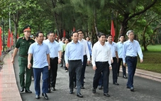 Bí thư Trần Lưu Quang dâng hương tưởng nhớ các Anh hùng liệt sĩ tại Côn Đảo