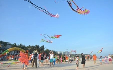 Nghỉ lễ 2-9: Người làm du lịch Mũi Né lo 'trở tay không kịp' vì khách hay đến đông vào phút cuối