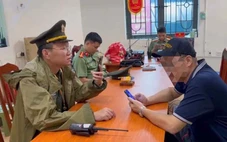 Công an Hà Nội xử lý người đàn ông xếp ghế 'giữ chỗ' xem diễu binh rồi bán kiếm lời