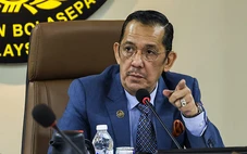 Biến động bóng đá Malaysia, Chủ tịch liên đoàn đột ngột từ chức
