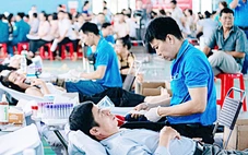 Câu chuyện cảm động trên hành trình 260km mang máu khẩn trương cứu người