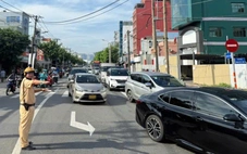 Cảnh sát giao thông TP.HCM phân luồng giao thông dịp lễ 2-9 để tránh không bị kẹt xe
