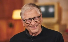 Bill Gates xài Samsung thay vì iPhone, 3 cuốn sách 'gối đầu giường' là gì?