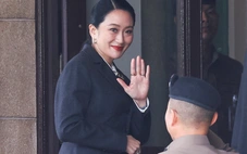 Bà Paetongtarn Shinawatra đến tòa nhà Chính phủ theo dõi phiên tòa