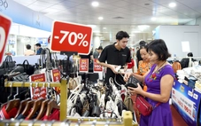 Nghỉ lễ săn hàng giảm giá, nhiều món giảm đến 80%
