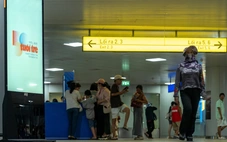 Logo kỷ niệm 50 năm thành lập báo Tuổi Trẻ xuất hiện ở tuyến metro số 1