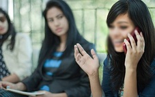 Người nước ngoài sốc khi thấy nhiều người Việt nói chuyện điện thoại lớn tiếng nơi công cộng