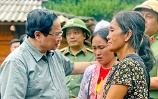 Thủ tướng đến thăm hỏi, động viên bà con các xã bị sạt lở đất tại Điện Biên