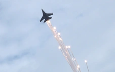 'Hổ mang chúa' Su-30MK2 bay qua Ba Đình