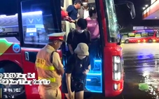 Xe khách 24 chỗ 'nhồi nhét' 46 người