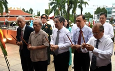 Phó bí thư Nguyễn Phước Lộc viếng nghĩa trang liệt sĩ Bà Rịa - Vũng Tàu