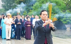 Lãnh đạo TP.HCM dâng hương tưởng nhớ Chủ tịch Hồ Chí Minh, Chủ tịch Tôn Đức Thắng