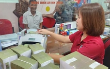 Agribank làm việc xuyên lễ để tặng 100.000 đồng của Chính phủ cho người dân dịp Quốc khánh