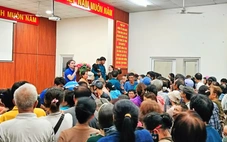 Người dân đi nhận tiền quà Quốc khánh quá đông, chính quyền nỗ lực giải quyết
