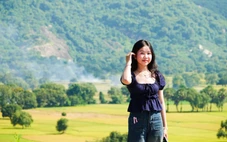Du khách mê mẩn đồng lúa chín bên ‘Tuyệt tình cốc’ An Giang