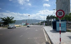 Cắm bảng 30km/h: có phải lối thoát cho xe điện du lịch?