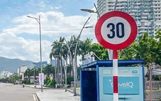 Cắm bảng 30km/h: có phải lối thoát cho xe điện du lịch?