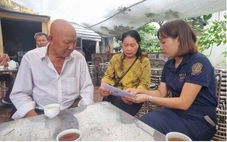 Phía sau hợp đồng bảo hiểm: Phải bên cạnh lúc khách hàng khó khăn nhất