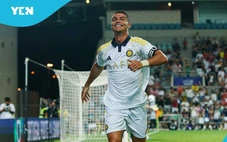 Ronaldo lập hat-trick và nhường Sadio Mane đá phạt đền