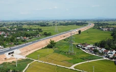 Cận cảnh đường cao tốc Hoài Nhơn - Quy Nhơn sắp hoàn thành, có đúng tiến độ?