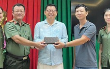 Nhặt chiếc ví du khách Hàn Quốc đánh rơi tại Nha Trang, người đàn ông Hà Nội gởi công an tìm trả