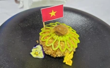 Cua Cà Mau sốt tiêu lốp, tôm sú nhồi bách hoa kiểu Việt và kiểu Hoa