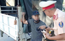 Chở khách có biểu hiện 'ngáo đá', tài xế Grab cầu cứu cảnh sát giao thông