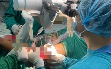 Cầm hung khí đi 'giải quyết mâu thuẫn', người đàn ông bị chém gần đứt lìa chân