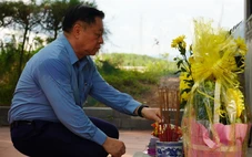 Trưởng Ban Tuyên giáo và Dân vận Trung ương tưởng niệm các anh hùng liệt sĩ tại Quảng Trị