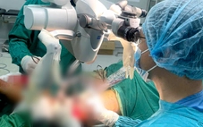 Cầm hung khí đi 'giải quyết mâu thuẫn', người đàn ông bị chém gần đứt lìa chân