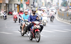 Xài điện thoại khi đang lái xe: Chưa bị phạt nên vẫn vô tư?