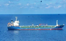 Cứu toàn bộ 20 thuyền viên tàu chở dầu của Việt Nam bị cháy