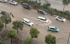 Hà Nội điều chỉnh giao thông để lắp đặt hệ thống thoát nước đường Võ Chí Công 'vừa mưa đã ngập'