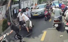 Xác minh clip 4 người đi ô tô đậu giữa đường rồi ẩu đả ở phường Khánh Hội