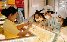 Giá vàng miếng SJC tăng mạnh, tránh mua đuổi kẻo rủi ro