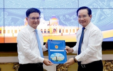 Trao quyết định phê chuẩn phó chủ tịch UBND TP.HCM cho ông Nguyễn Mạnh Cường