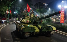 Xe tăng, tên lửa băng qua các ngả đường thủ đô, sẵn sàng lễ diễu binh