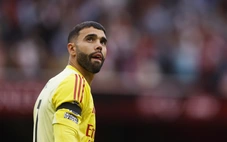 Thủ môn Arsenal đổ lỗi cho quả bóng sau trận thua trước Liverpool