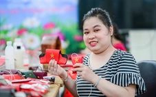 Món quà lưu niệm mừng Quốc khánh từ đôi tay đặc biệt