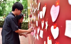 Hàng ngàn du khách ghé Thảo cầm viên tham quan, gửi lời yêu thương tới Tổ quốc